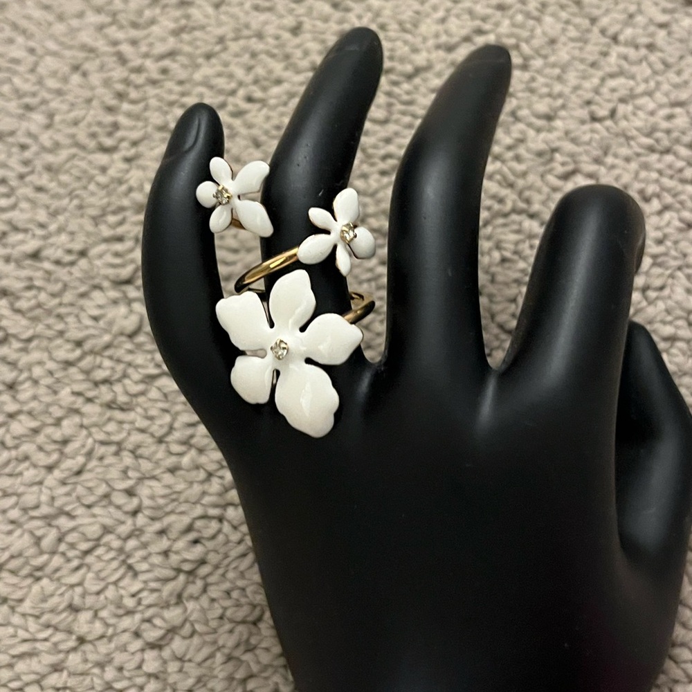 NWT Banana Republic Wildflowers ring. Size 6